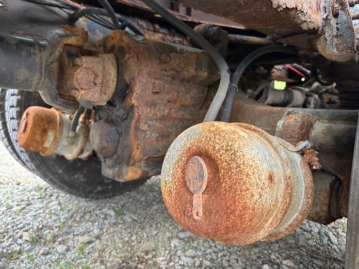 2007-international-7600-image-33