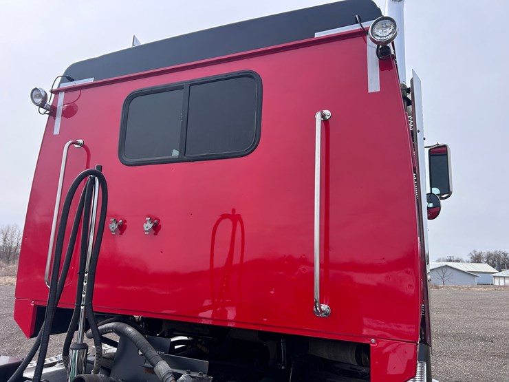 #1009-•-2012-western-star-conventional-4-sleeper-cab-truck-tractor-image-41