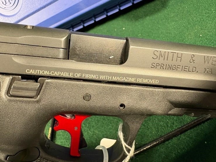smith-&-wesson-m&p-40---40-s&w-pistol-image-11