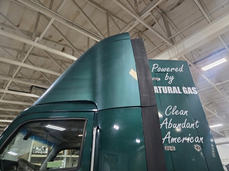 2017-kenworth-t680-image-22