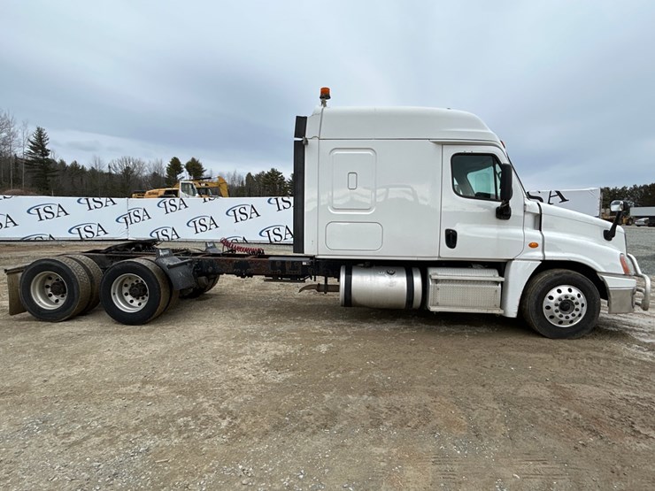 2017-massey-ferguson-8-image-6