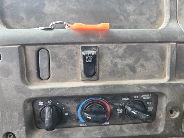 2001-massey-ferguson-8-image-64