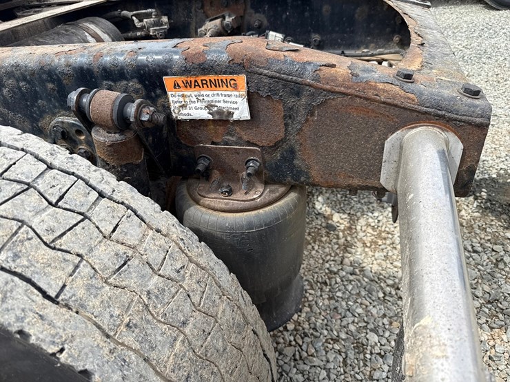 2018-freightliner-122sd-image-36