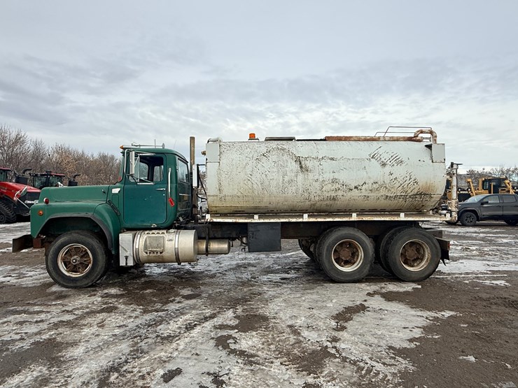 1999-mack-dm690-image-8