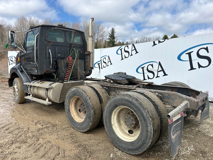 2005-massey-ferguson-8-image-3