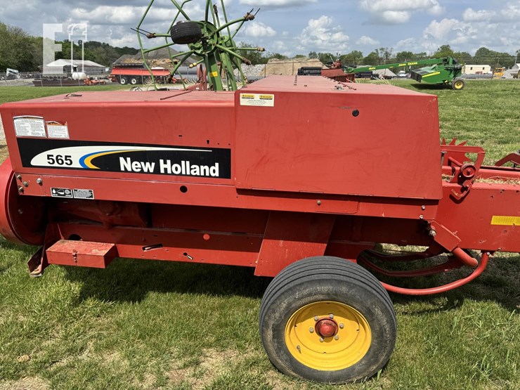 new-holland-565-image-9