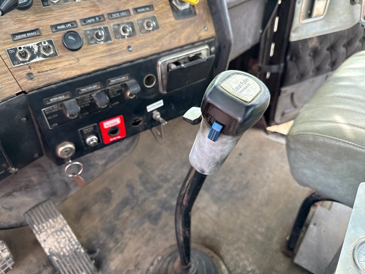 1996-western-star-4964s-image-57