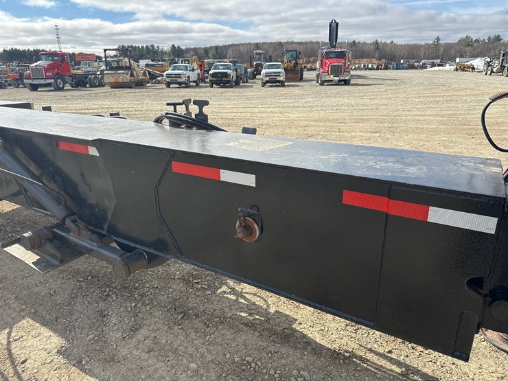 2010-massey-ferguson-8-image-23