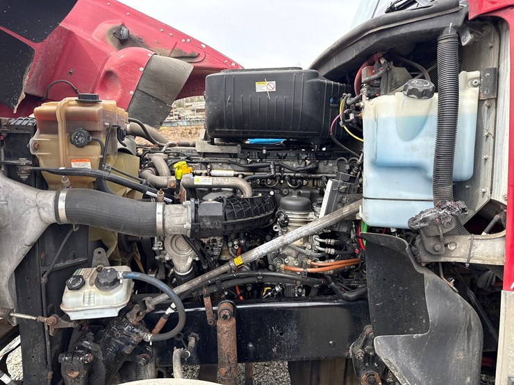 2018-freightliner-122sd-image-9