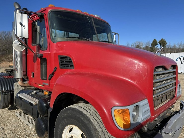 2003-massey-ferguson-8-image-12