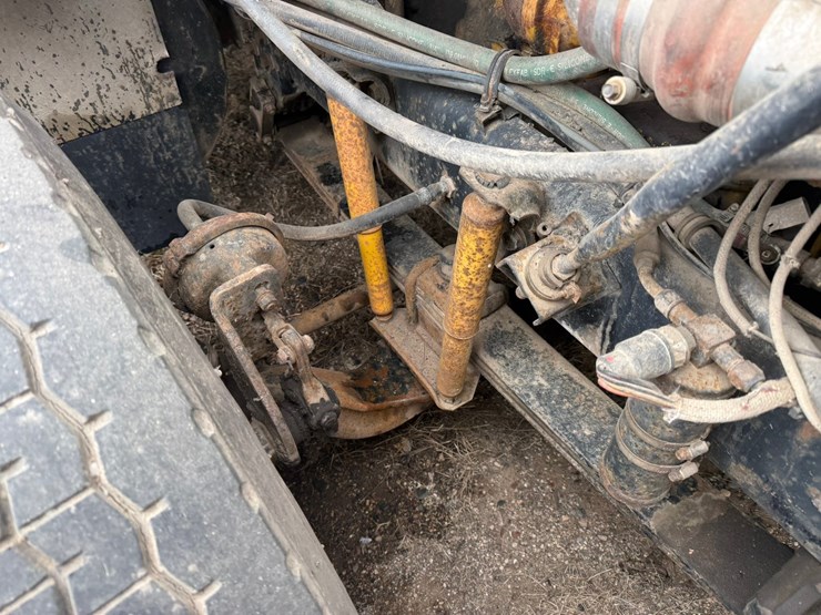 #1117-•-volvo-whitegmc-day-cab-truck-tractor-image-18