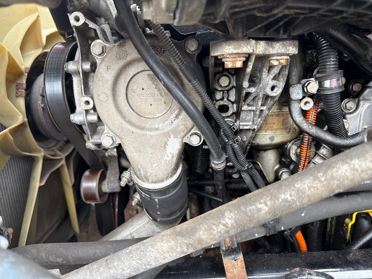 2018-freightliner-122sd-image-12