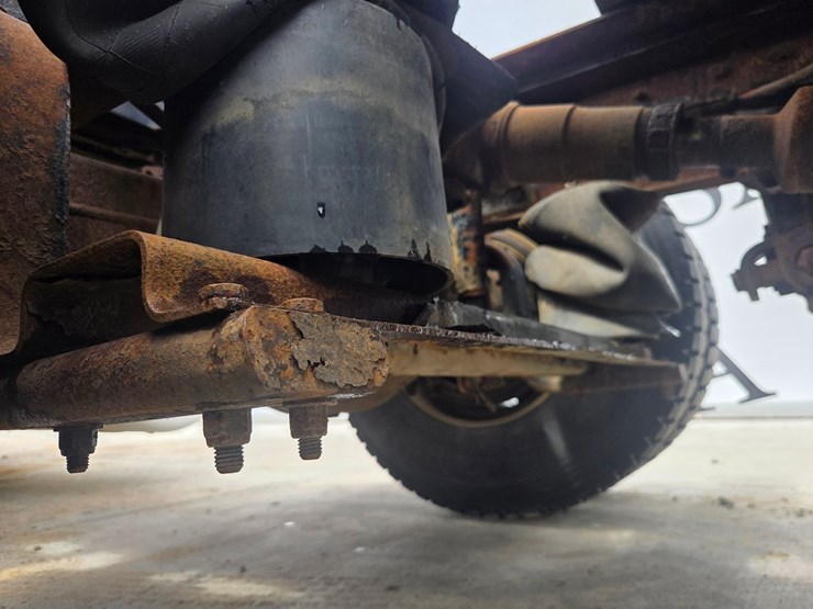 2002-peterbilt-379-image-41