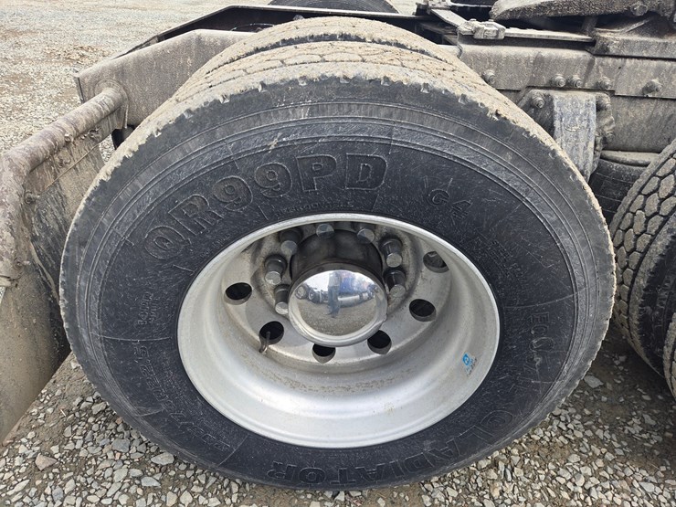 2007-peterbilt-579-image-80