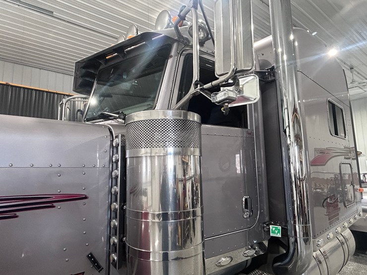 2007-peterbilt-379-image-12