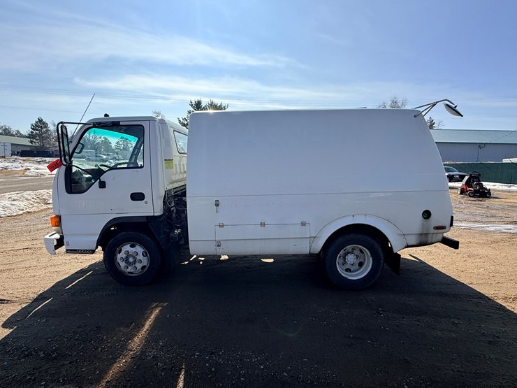 2002-isuzu-npr-image-8