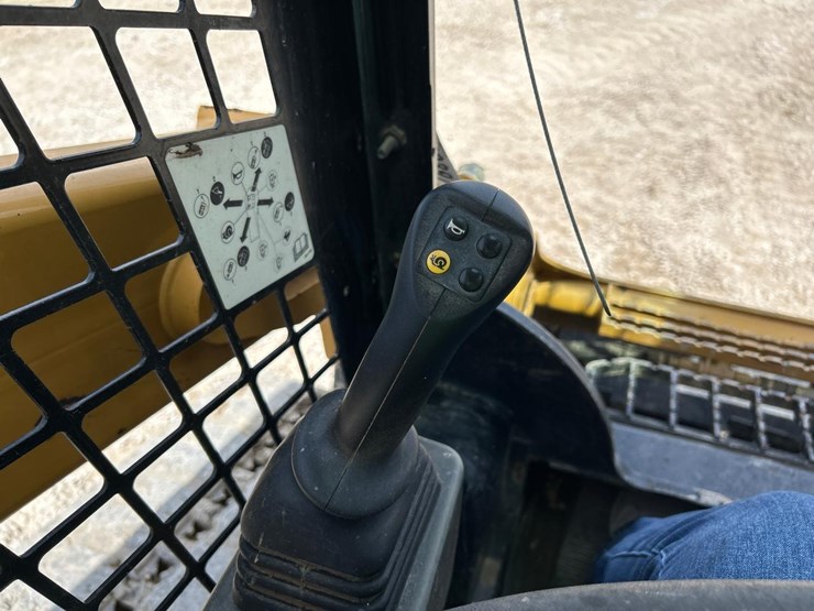 2021-caterpillar-289d3-image-27