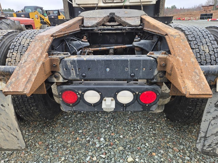 2017-kenworth-t680-image-33