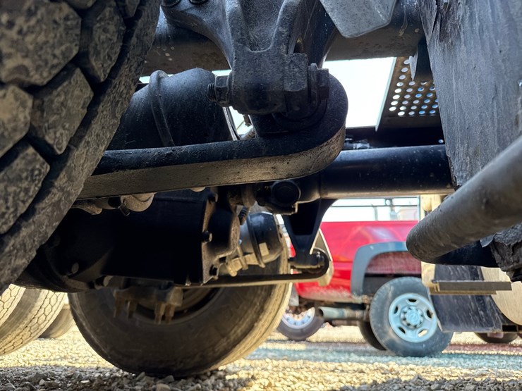 #2199-•-2020-international-a26-sleeper-cab-truck-tractor-image-42