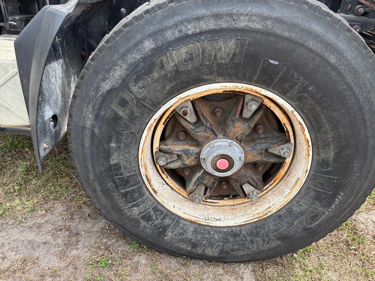 1999-mack-rd600-image-71