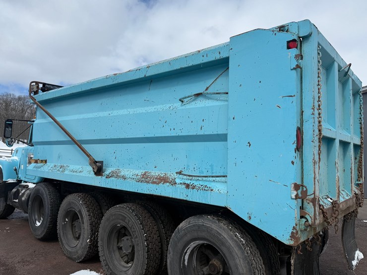 #1056-•-1989-mack-quad-axle-dump-truck-image-12