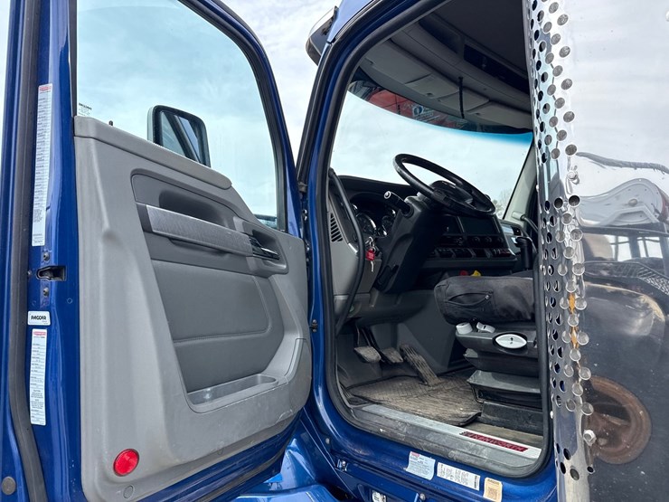 2019-kenworth-t680-image-60