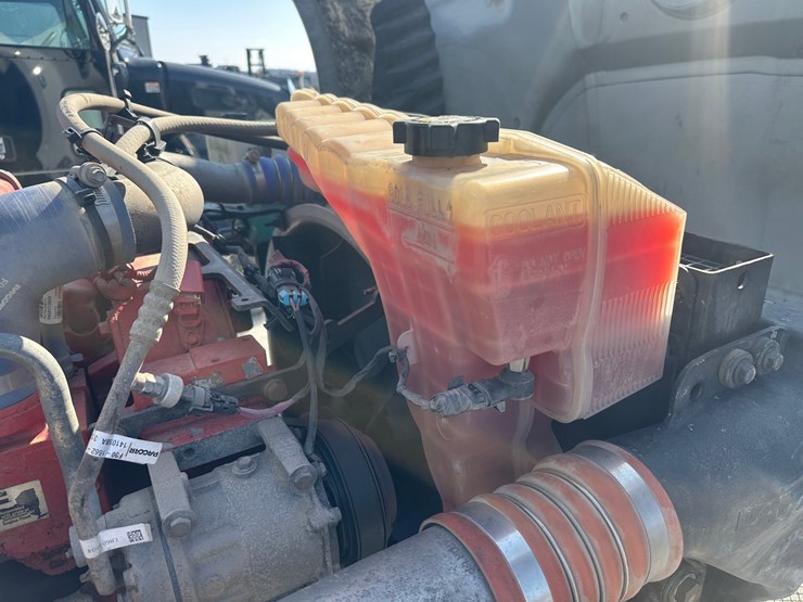 2017-kenworth-t680-image-52