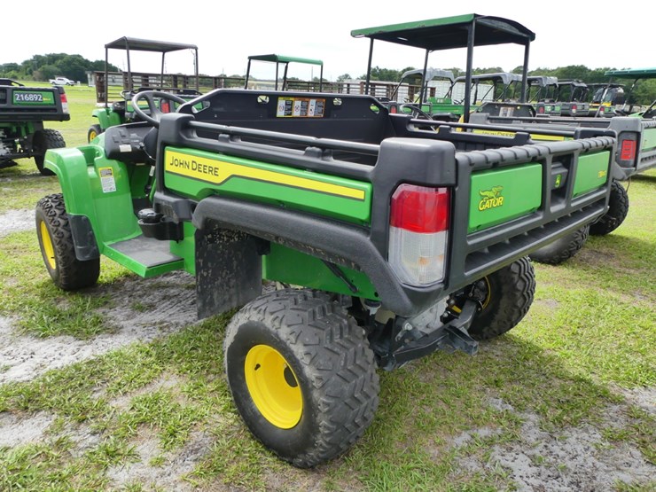 2024-john-deere-tx-4x2-image-3