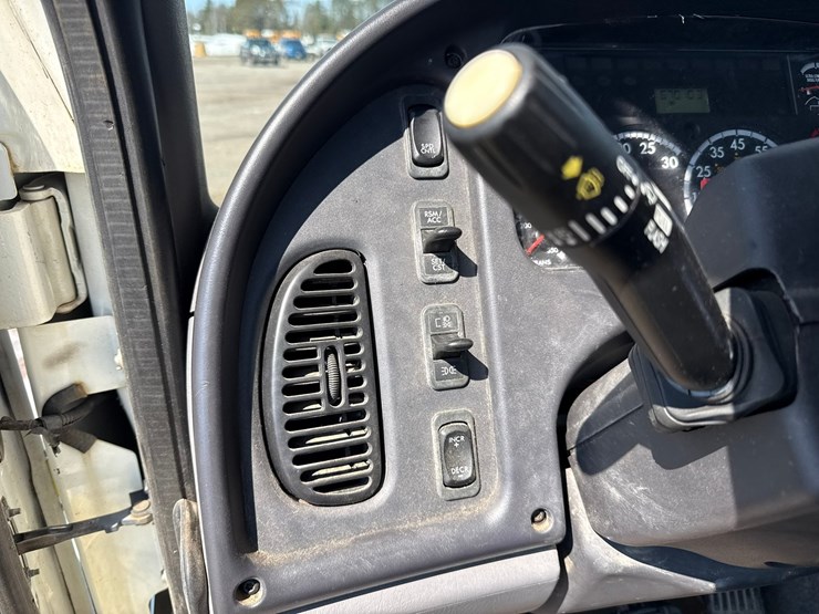 #1070-•-2012-freightliner-boom/crane-truck-image-51