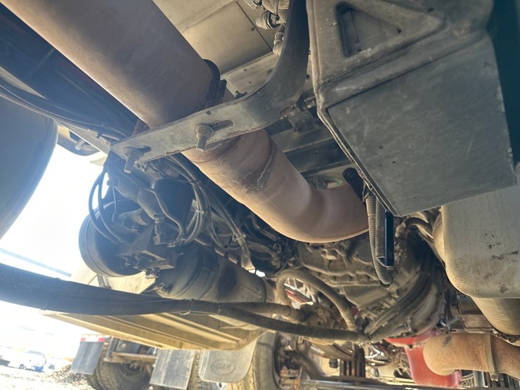 2013-peterbilt-365-image-77