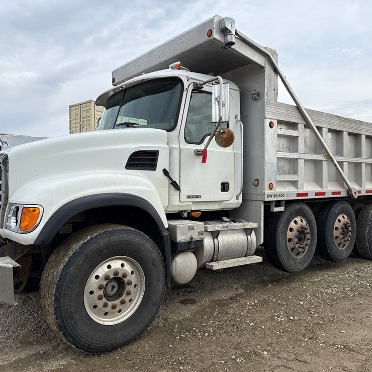 2006 MASSEY-FERGUSON 8