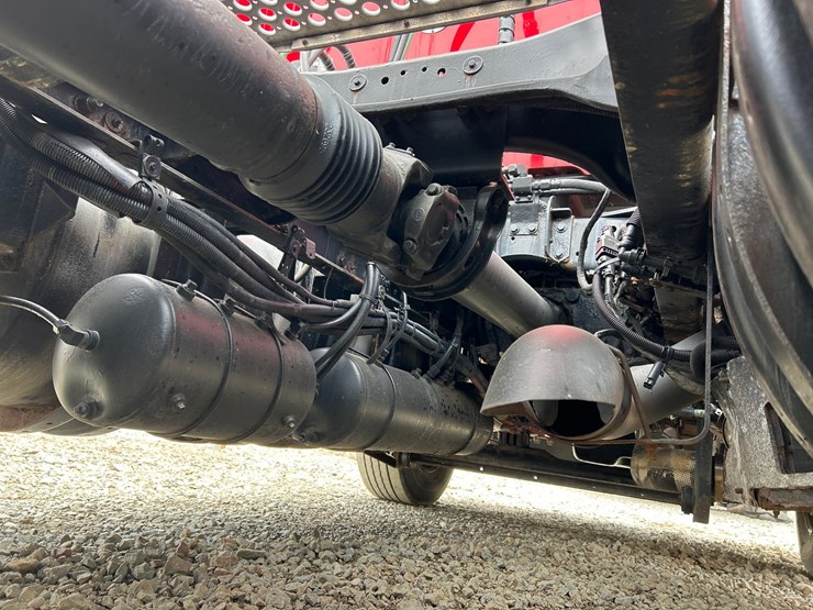 2015-kenworth-t680-image-33