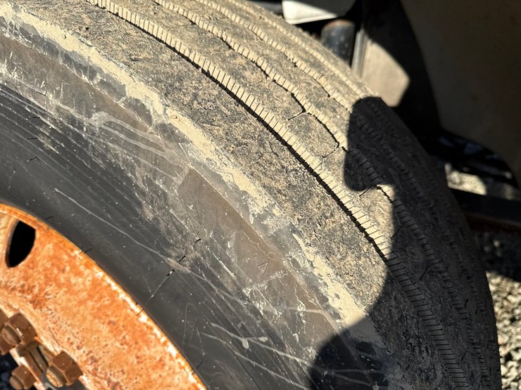 1998-freightliner-fl70-image-68