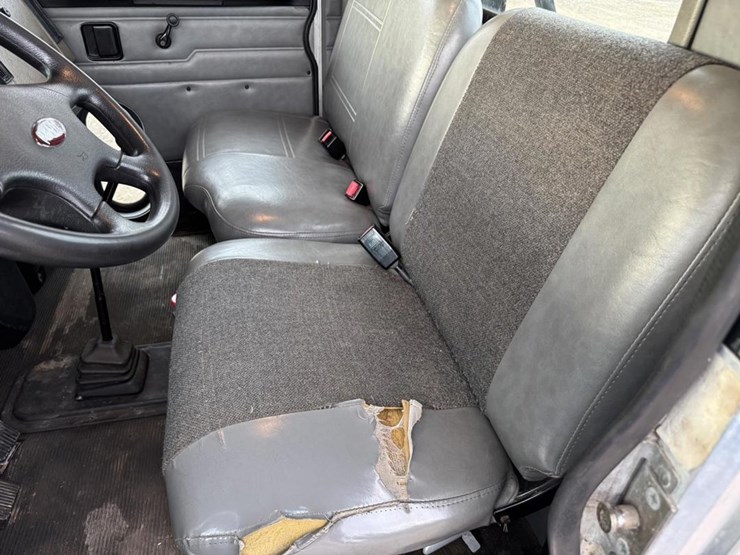 2003-peterbilt-330-image-49