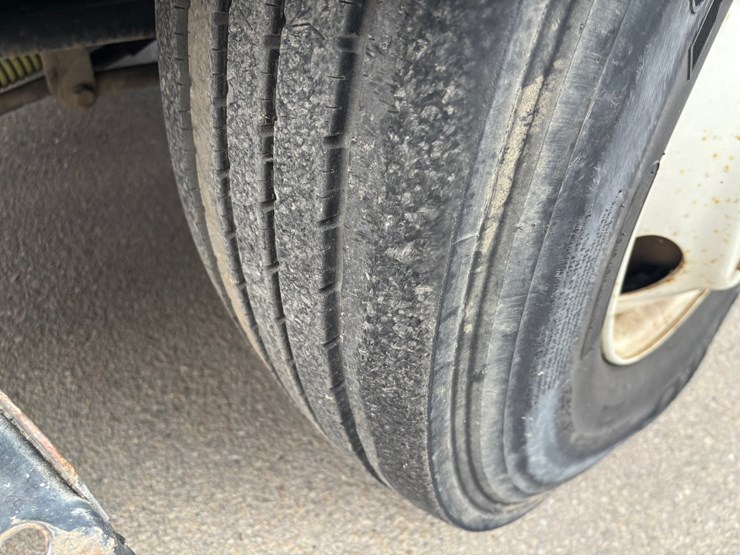 2005-gmc-t7500-image-112