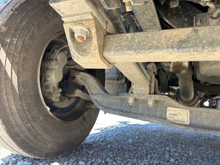 2023-ford-f750-image-32