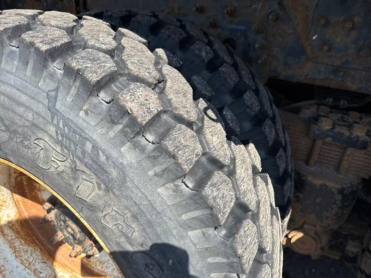 2010-international-7400-image-57