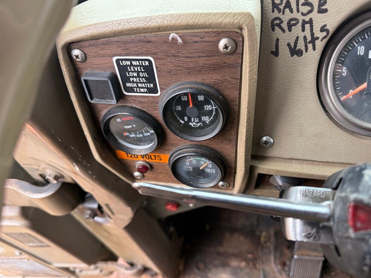 1984-mack-dm492s-image-57