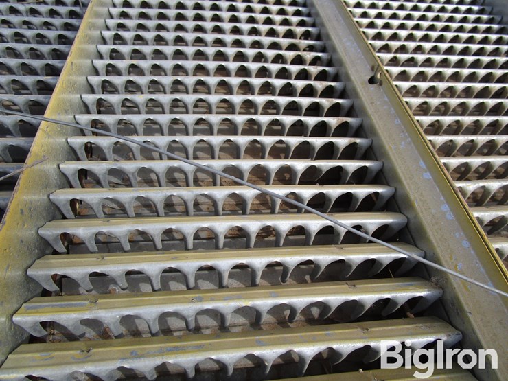 new-holland-tr96-image-11