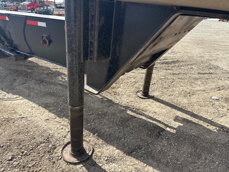 2010-massey-ferguson-8-image-21