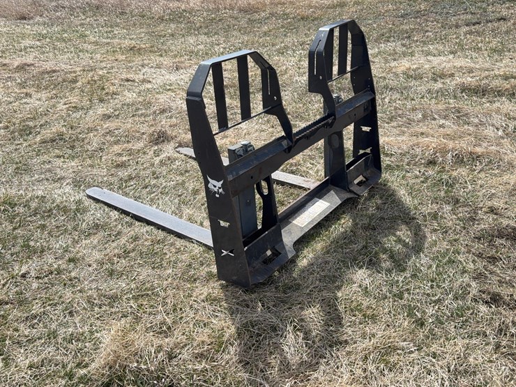 bobcat-pallet-forks-image-3