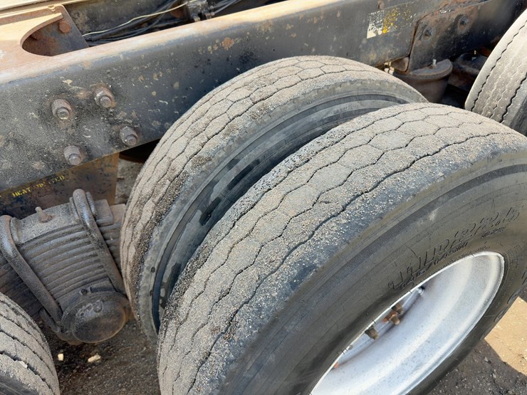 1998-mack-rd690s-image-22