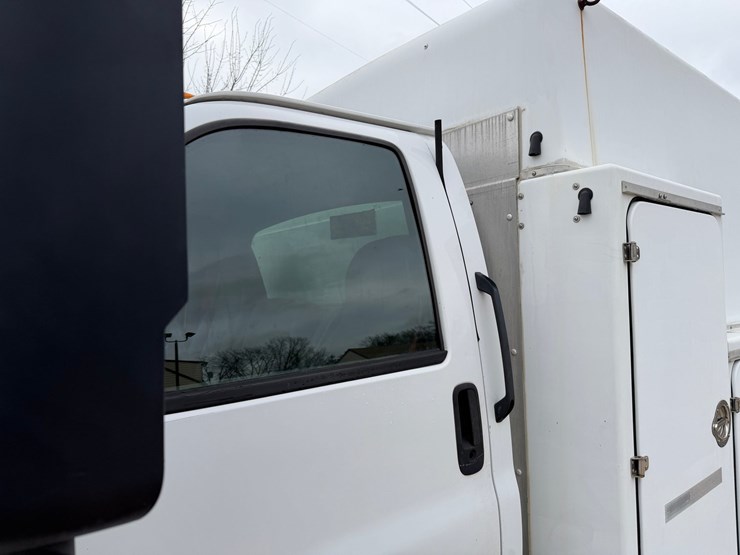 #1048-•-2009-gmc-c5500-specialty-service-truck-image-12