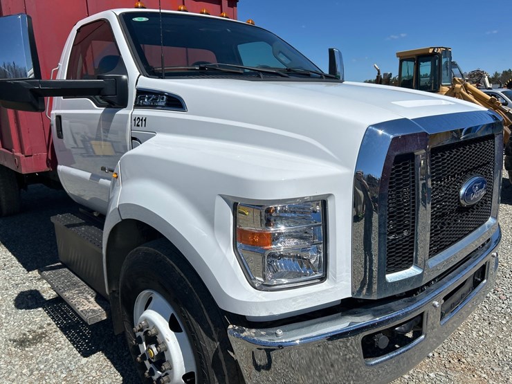 2023-ford-f750-image-10