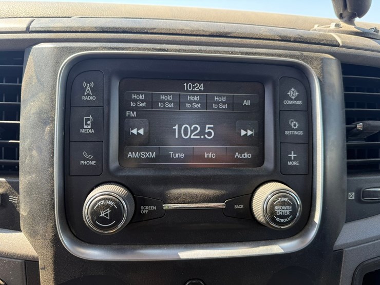 #1060-•-2015-ram-5500-heavy-duty-service-truck-image-36