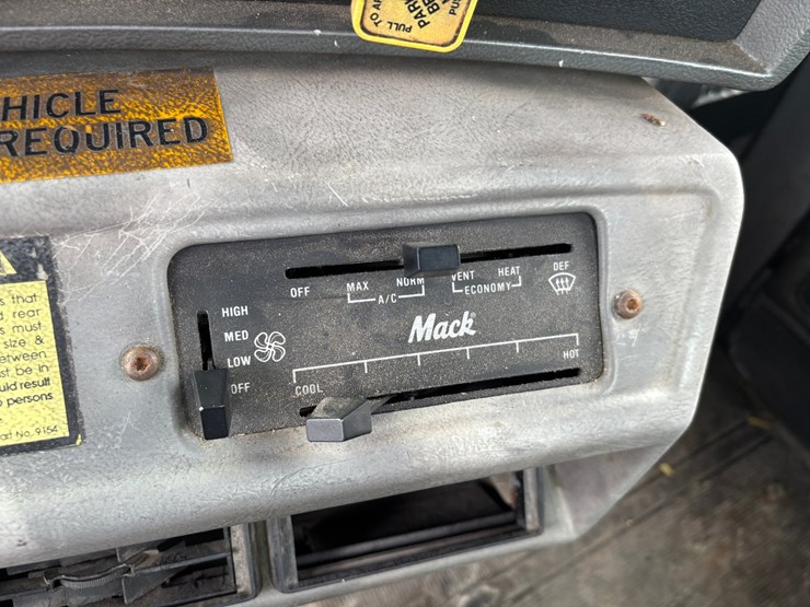 1999-mack-rd600-image-31