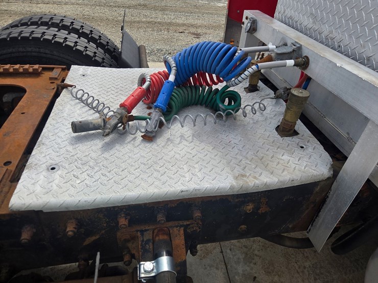 2002-peterbilt-379-image-30