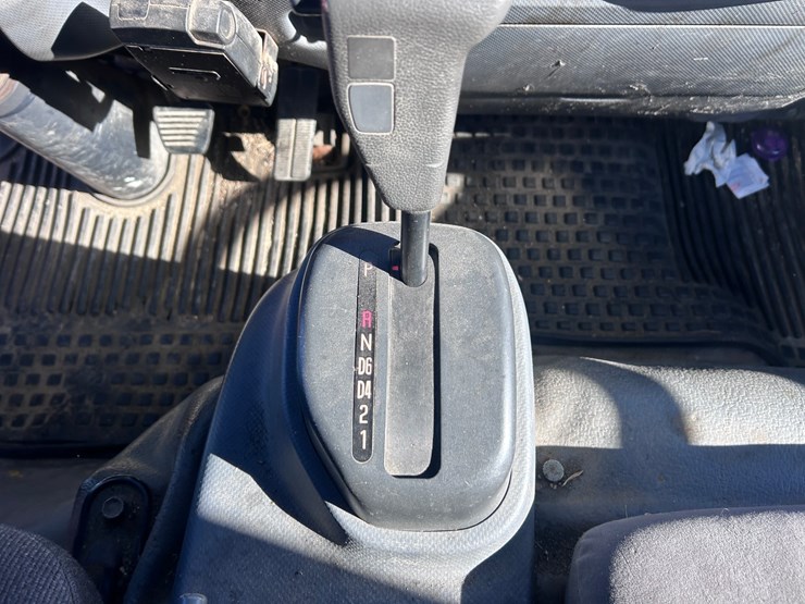 2012-isuzu-npr-image-48