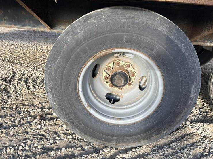 2016-massey-ferguson-8-image-28