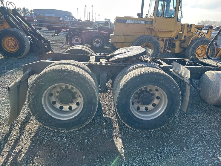 2002-massey-ferguson-8-image-21